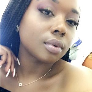 Meet your Posher, Antoinette